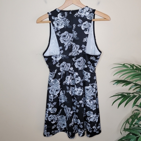 Altar'd State | Black & Gray Rose Floral A-line Dress Size Medium - Picture 4 of 4